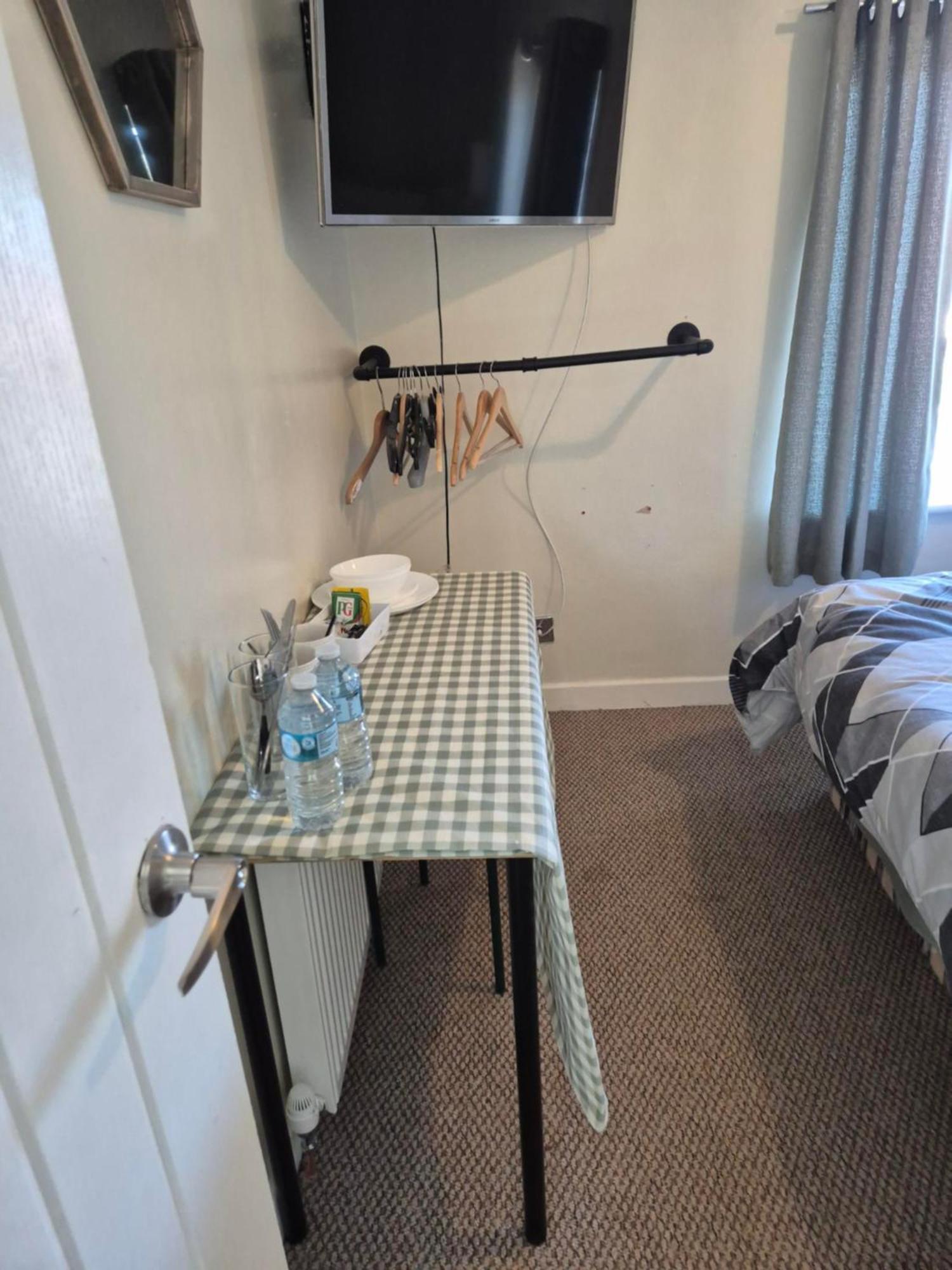 Accomadation Wrexham Exterior photo
