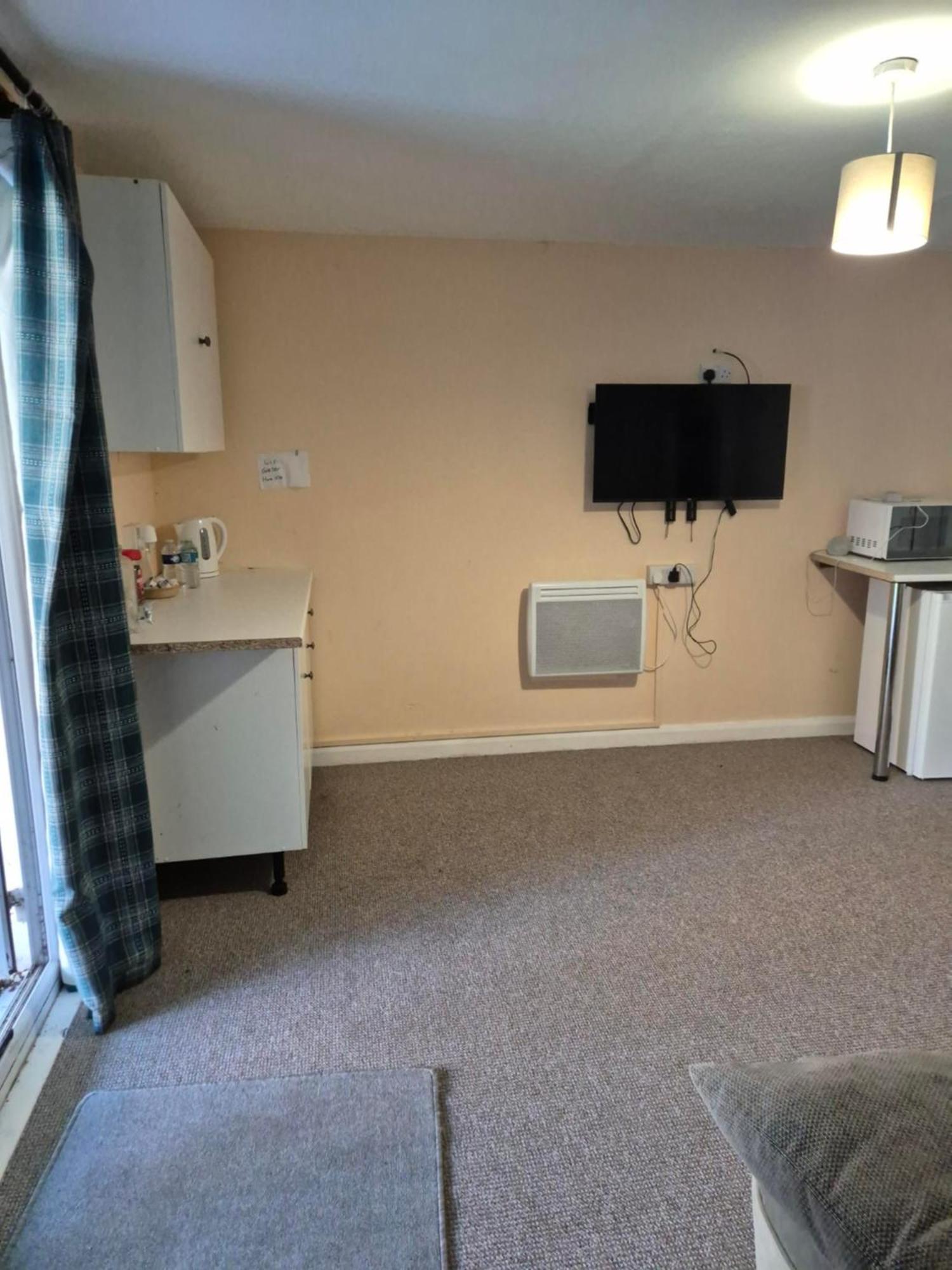 Accomadation Wrexham Exterior photo