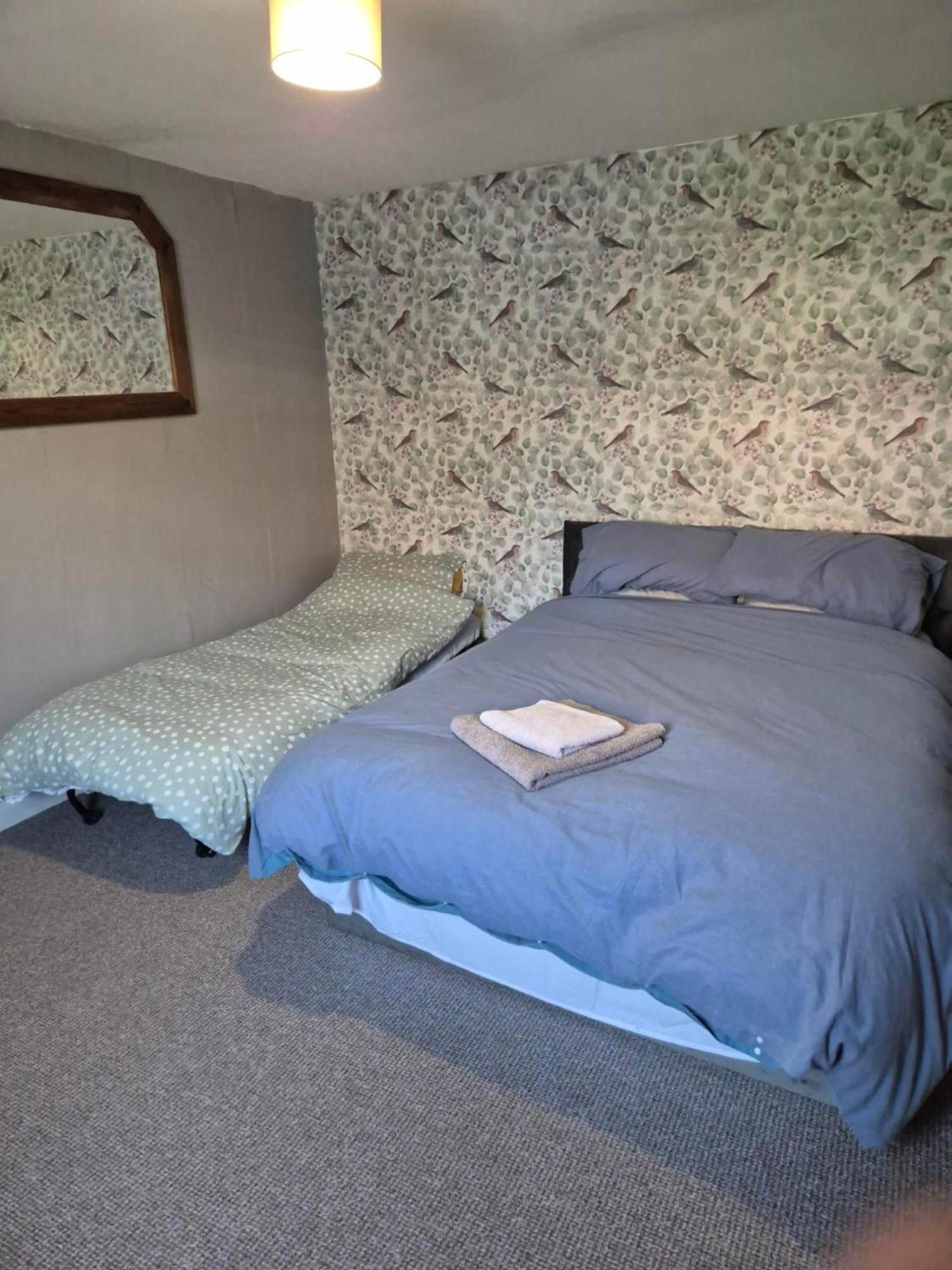 Accomadation Wrexham Exterior photo