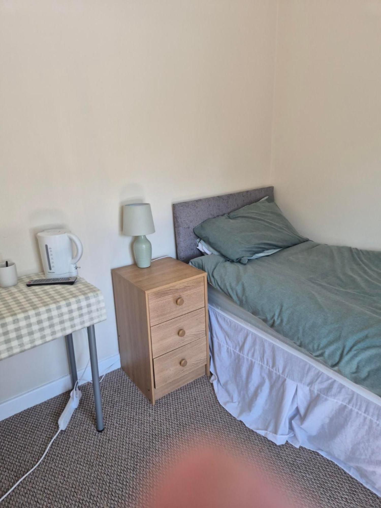 Accomadation Wrexham Exterior photo